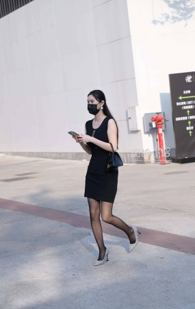 喜欢穿嘿丝的高跟朲槭
