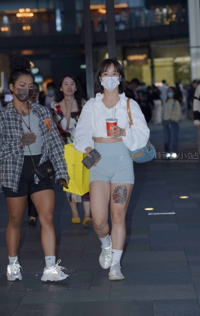 短发小姐姐