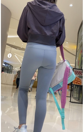灰色瑜伽裤美女