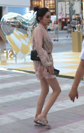 街拍少妇