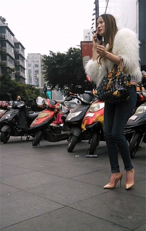 高跟牛仔美女