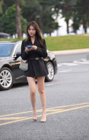 街拍时尚美腿小姐姐