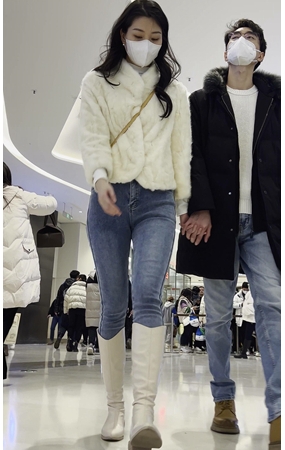 气质牛仔美女