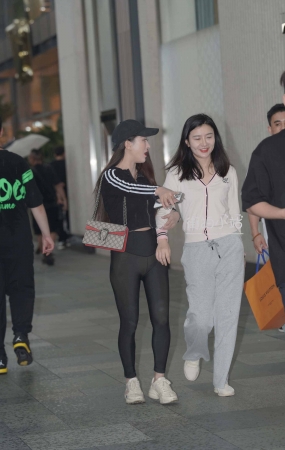 黑色紧身弹力裤