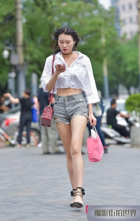 超长美腿热裤美眉3A1053[64M]