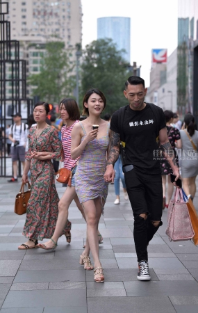 气质短裙美女