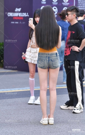 吊带热裤美女 24-06-15-442