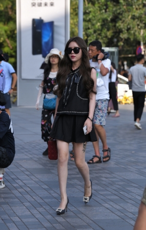 高跟美腿美女