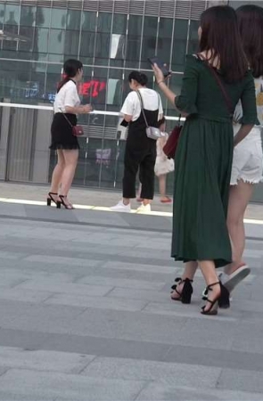 长裙，凉高，美足