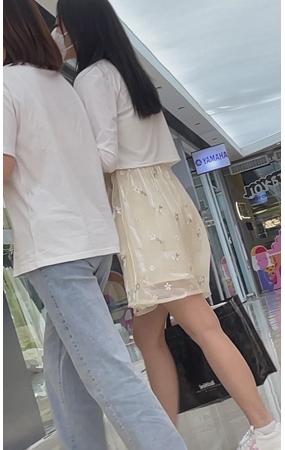 白裙美女