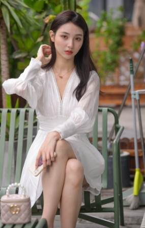 白裙美女
