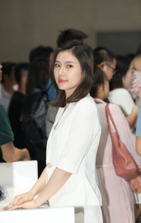 白色套装裙 [107P-2.08GB]