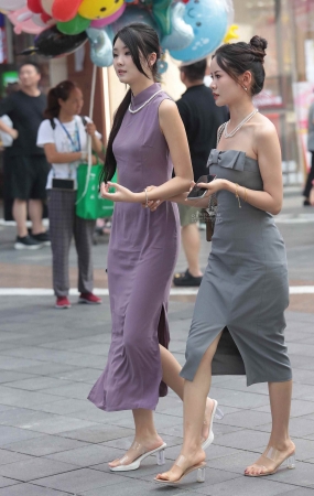 漂亮街拍少妇