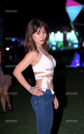 性感紧身裤美女