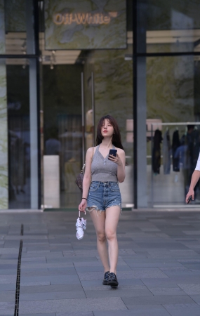 21727-3+70/热裤女生
