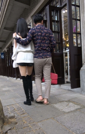 白色雪纺衫热裤美腿性感大美女