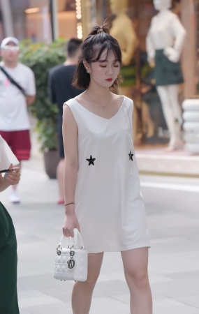 956-1好甜的小姐姐-18P