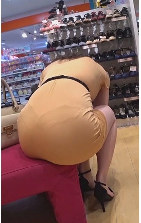超薄包臀裙美女