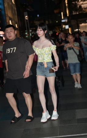 白皙美胸女友