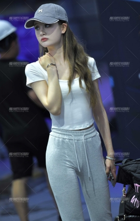 换装前的show girl