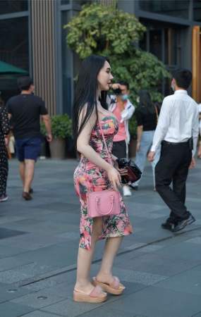 碎花吊带裙
