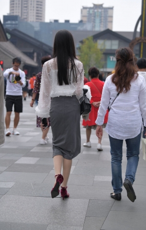 相当高挑de肉丝美女