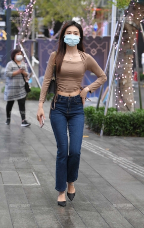 紧牛美女