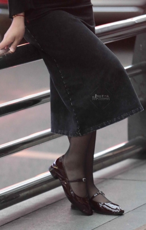 街拍黑丝妹子