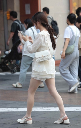 街拍丝袜妹子