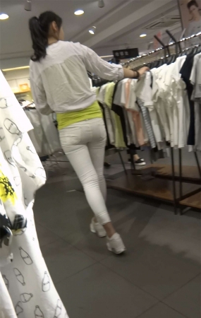 极品好身材紧身白裤美女