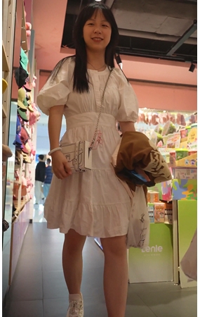 白裙美女