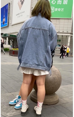 白裙美女