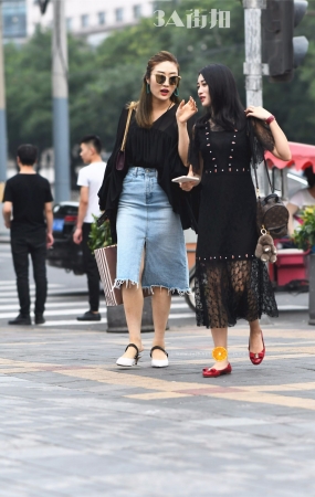 漂亮俩美女同行-10P
