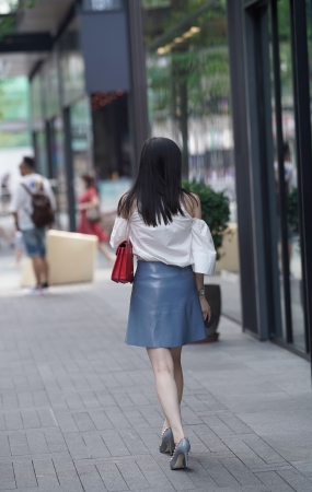 好白皙的高跟女孩