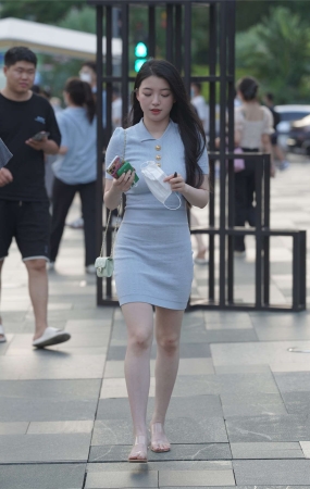 甜美蓝色针织裙