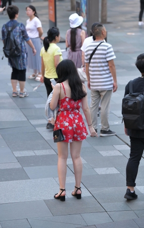 清凉的白皙肌肤女友
