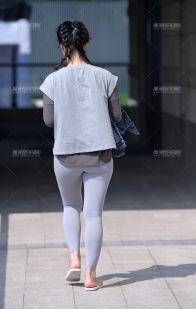 搭讪笑盈盈瑜伽美女