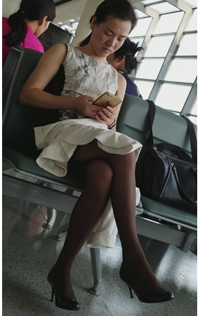 白裙黑丝妹子