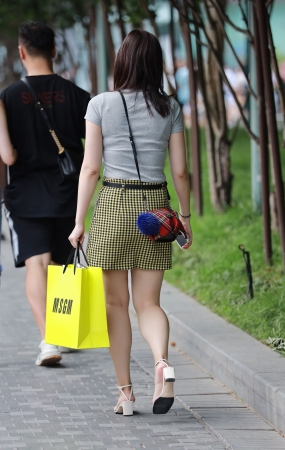 比诺-白腿高跟美女-12P