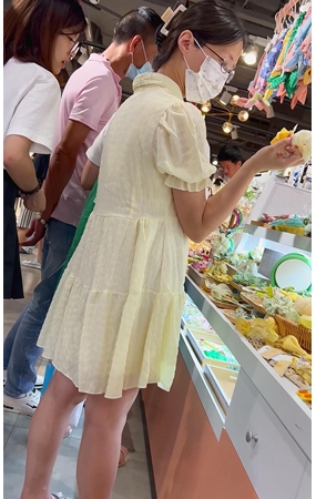 白色连衣裙
