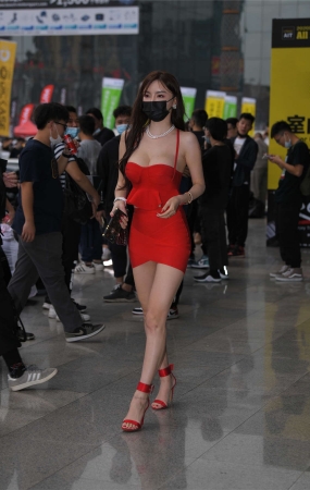 包臀裙高跟美女