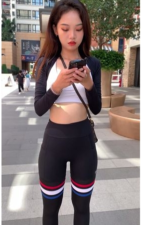 黑色瑜伽裤美女