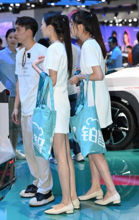 241116-55=30√笔直美腿丝袜小姐姐 7P