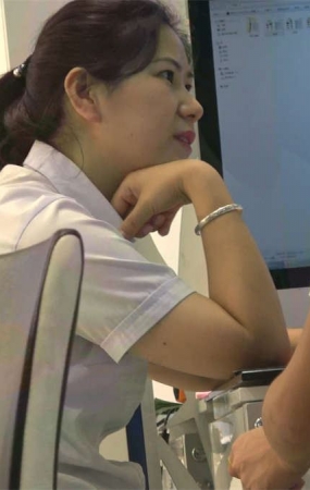 黑丝美女