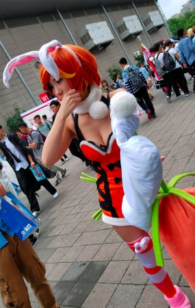 玩cosplay的丰满少女外拍