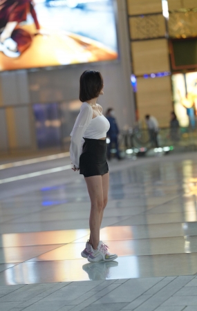街拍很配合的网红小姐姐