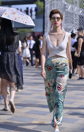 漂亮美女性感美胸v的魅力