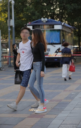 紧牛翘臀女友
