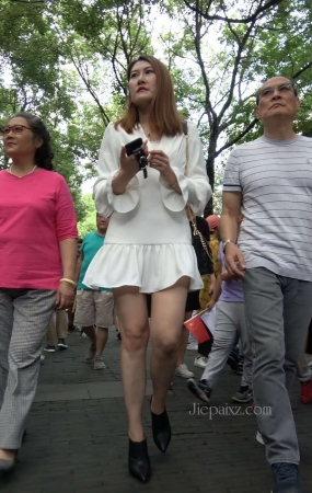 4K – 街拍美腿短裙美眉 [973 MB/MP4]