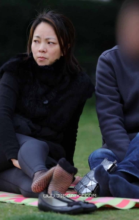 街拍网袜成熟女子